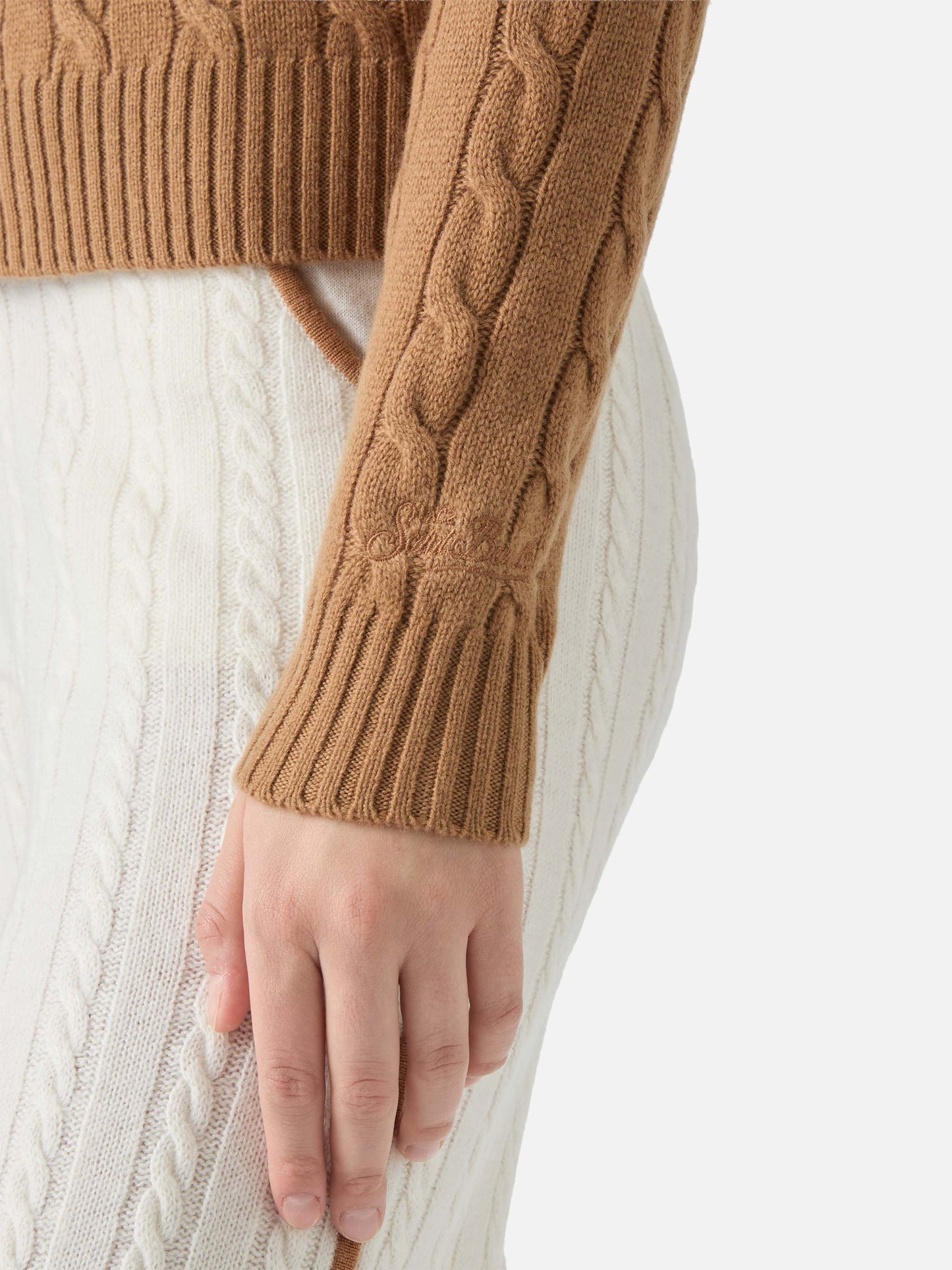 Savoy Polo-Pullover aus Merinowolle mit weichem Zopfmuster in Kamel