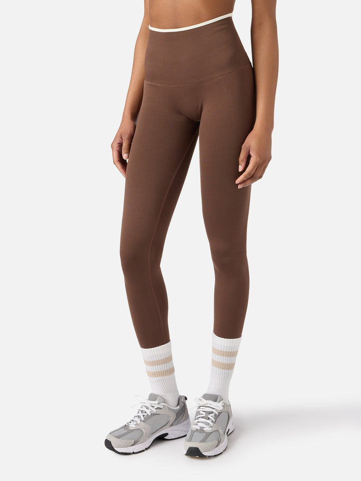 Leggings sportivi Vega in tessuto tecnico marrone con bordo a contrasto