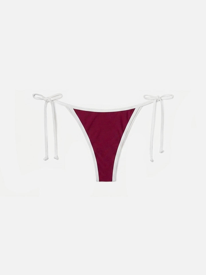 Bikini burdeos Leah Virgo String con ribetes blancos en contraste 