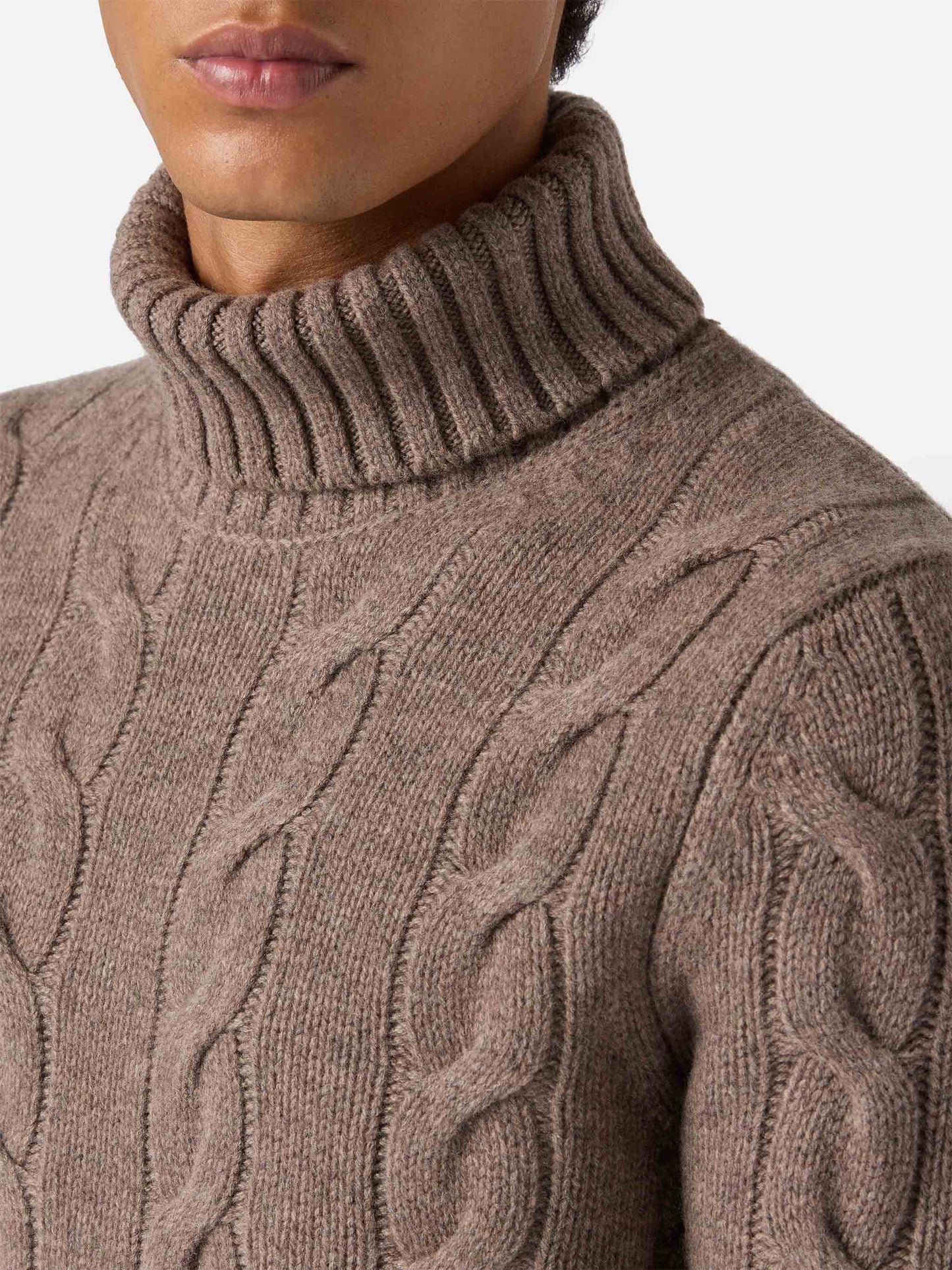 Valdez Rollkragenpullover aus reiner Wolle in Haselnuss