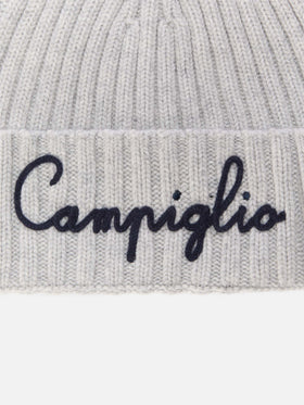 Berretto Wengen in misto cashmere grigio con ricamo Campiglio