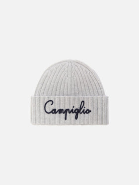 Berretto Wengen in misto cashmere grigio con ricamo Campiglio