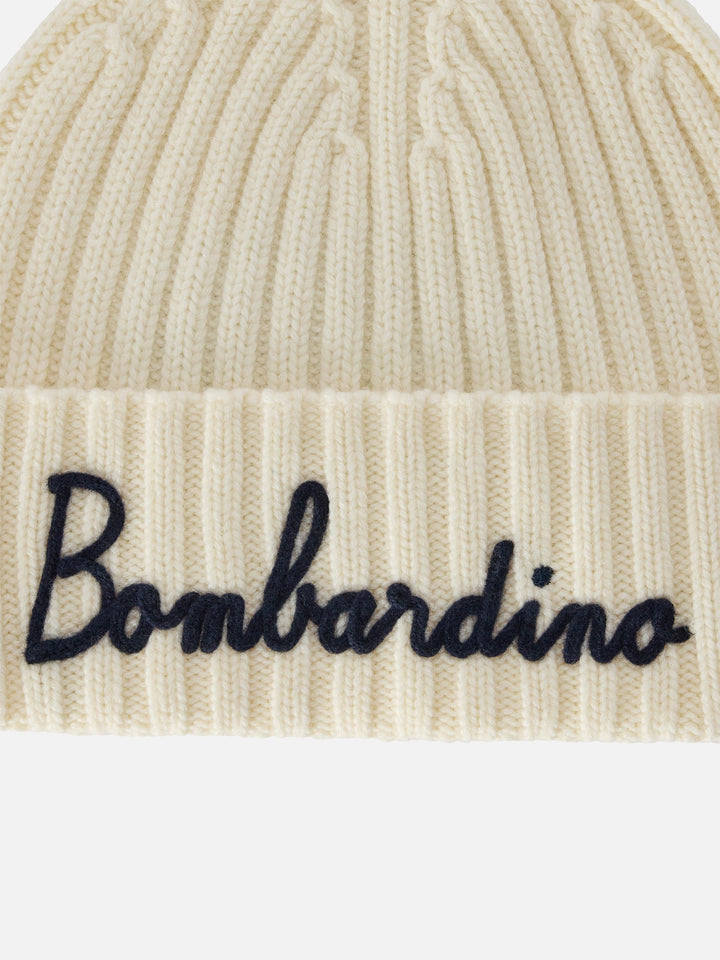 Bonnet Wengen blanc cassé avec broderie Bombardino 