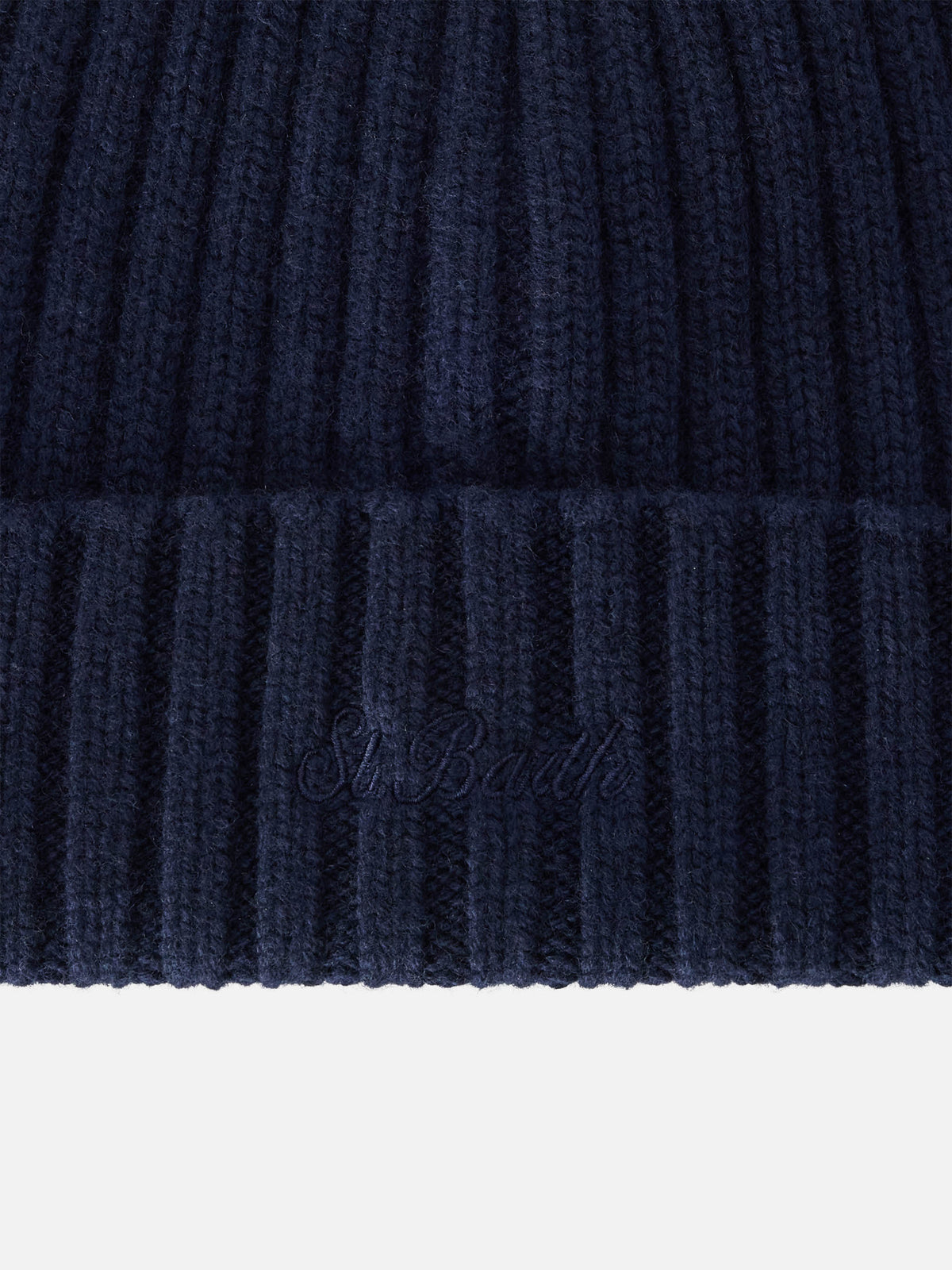 Bonnet Wengen blue bleu marine avec broderie St. Barth 