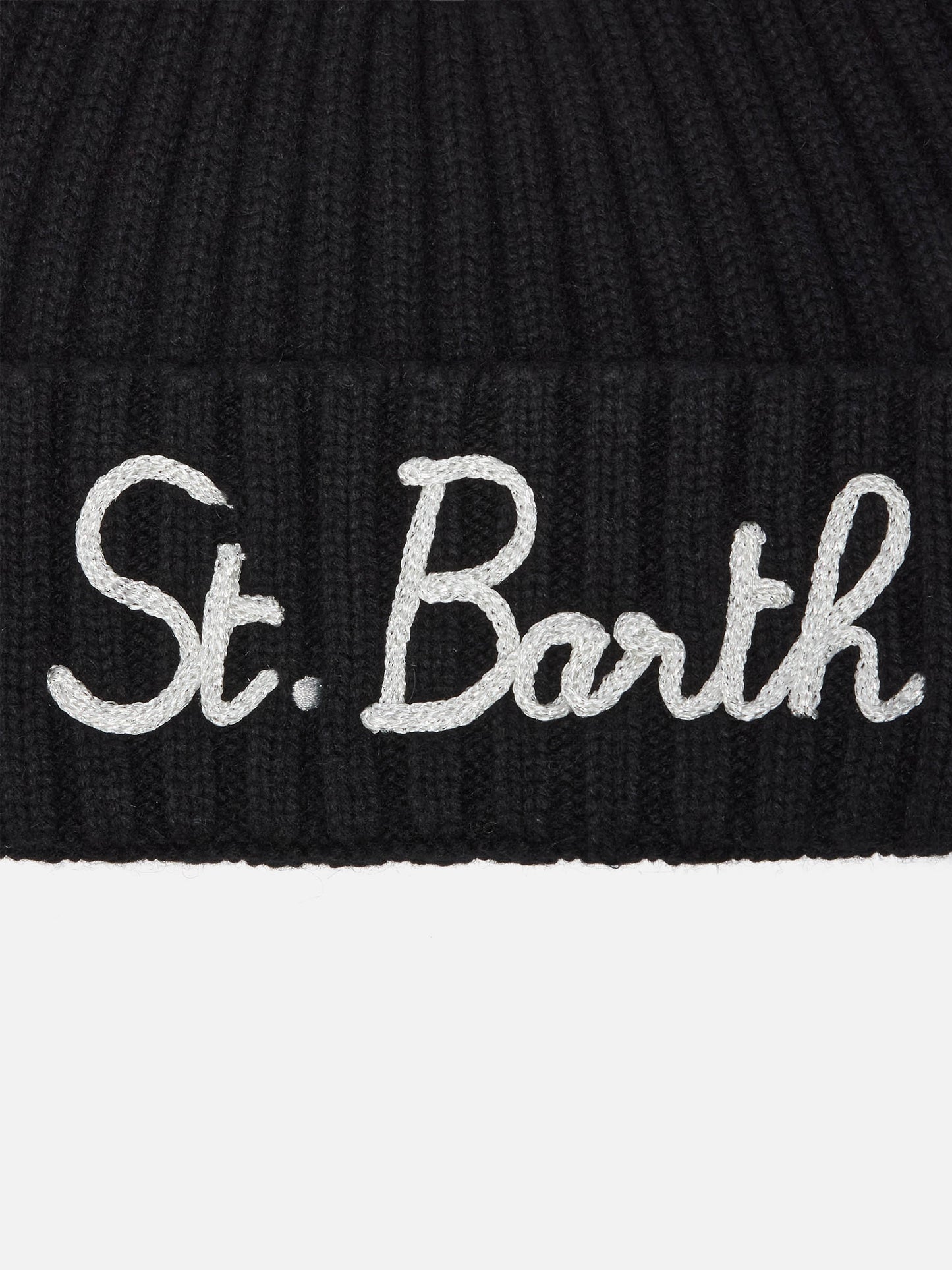 Bonnet Wengen en mélange de cachemire noir avec broderie St. Barth et pompon 