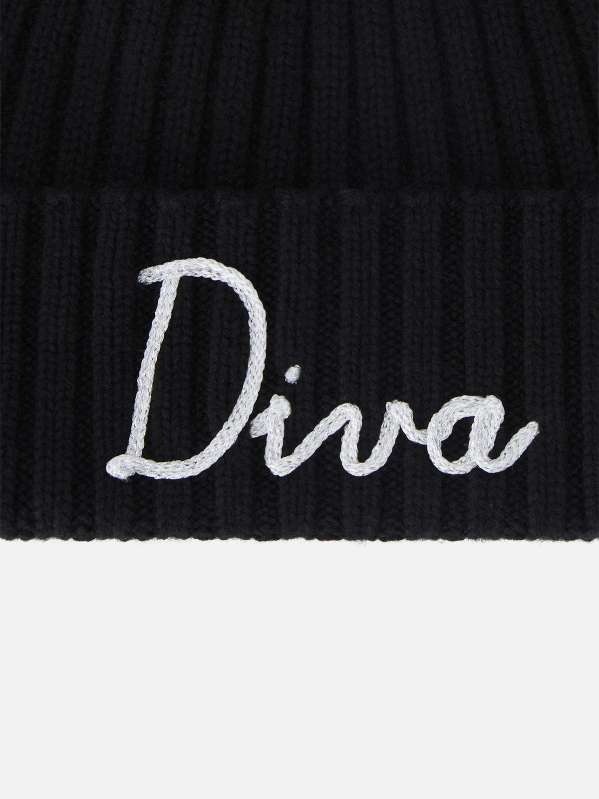 Gorro Wengen negro con pompón y bordado Diva 