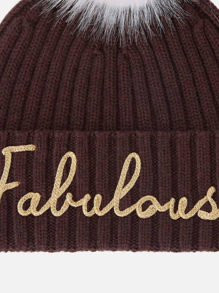 Gorro Wengen marrón con pompón y bordado Fabulous 