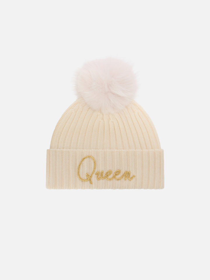 Bonnet Wengen écru avec pompon et broderie Queen 