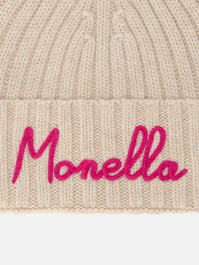 Wengen-Mütze aus Kaschmirmischung in Beige mit Monella-Stickerei