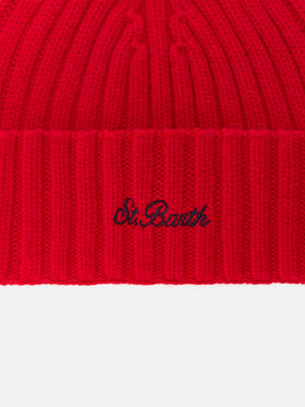 Wengen beanie in red wool with St. Barth embroidery on the turn-up