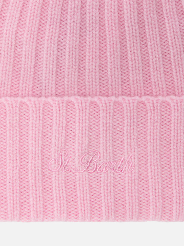 Wengen-Mütze aus rosa Kaschmir mit St.-Barth-Stickerei am Umschlag