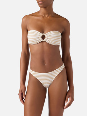 Bikini bandeau Yulia Elise de tejido crinkle con braguita de baño regular y estampado de rayas 